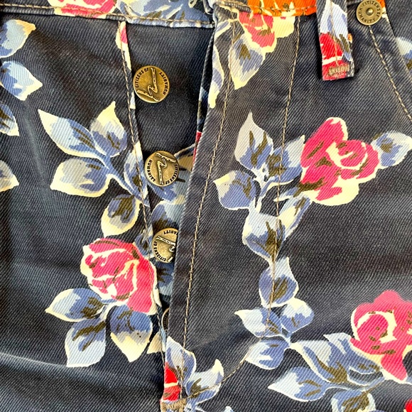 Citizens of Humanity floral denim shorts (sz 24) - Picture 6 of 6
